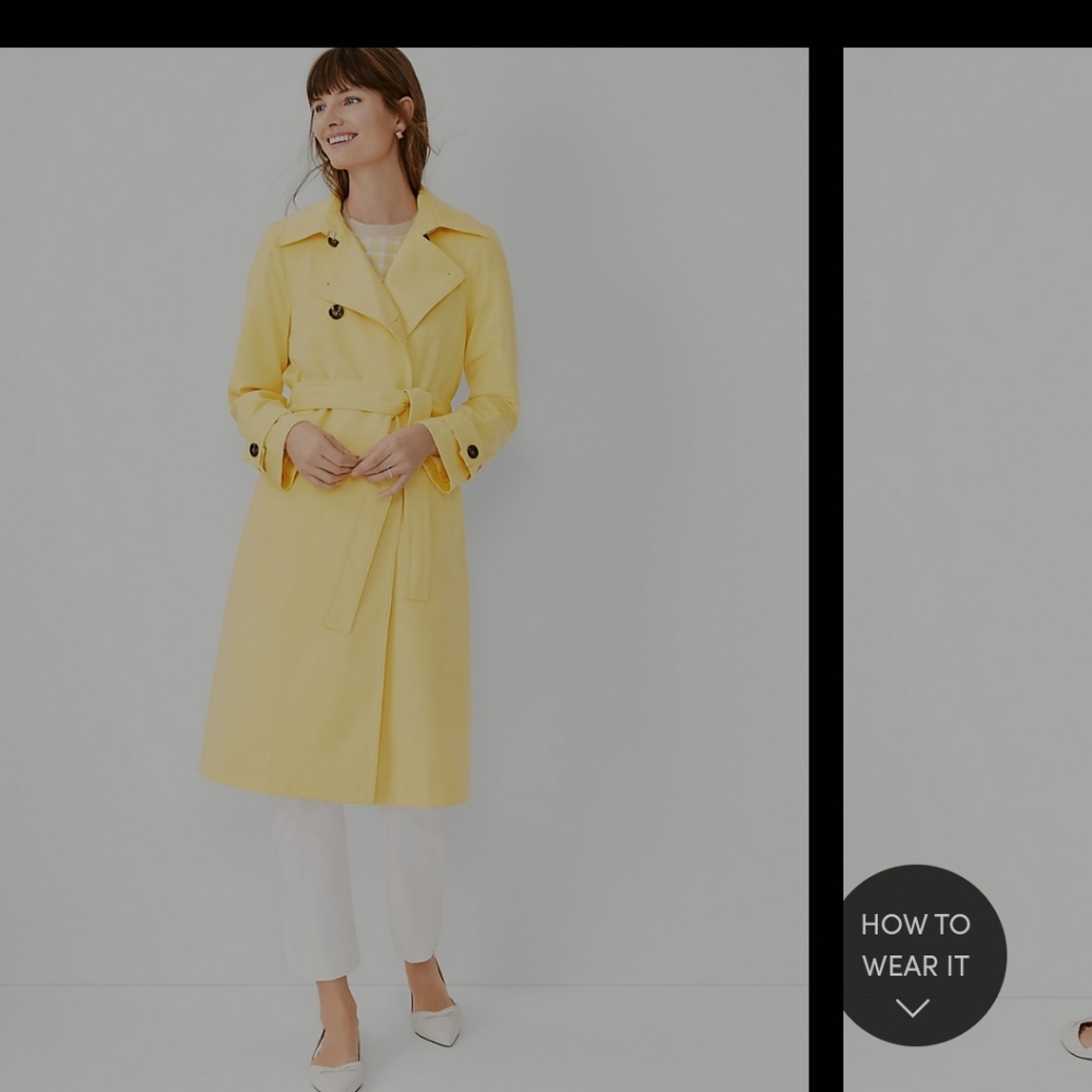 Classic trench coat in kelly green, with pleated back